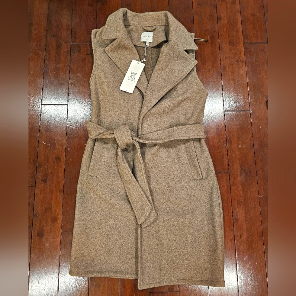 Love Tree Sleeveless Jacket Size Small